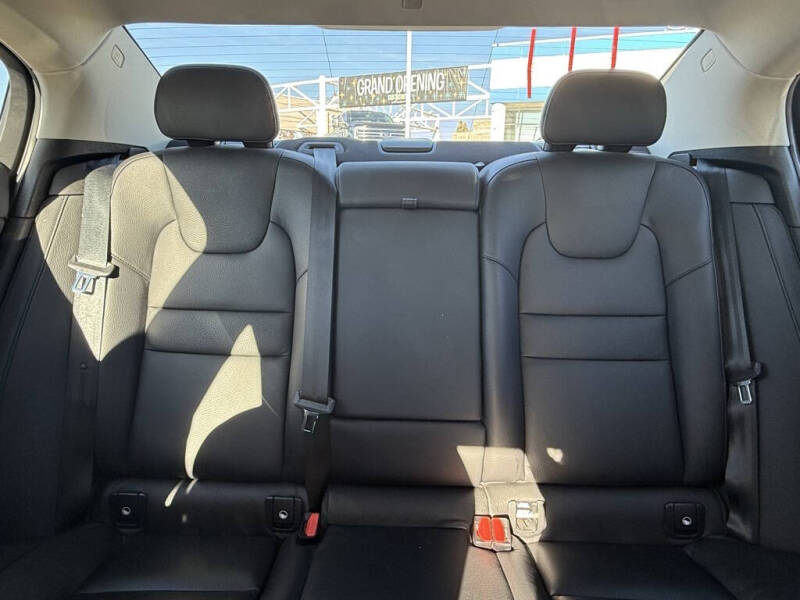 2024 Volvo S60 B5 Plus Dark Theme