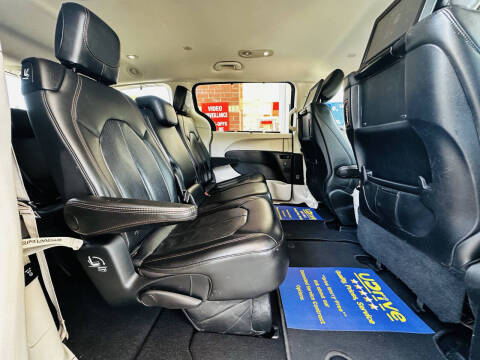 2017 Chrysler Pacifica Touring-L Plus