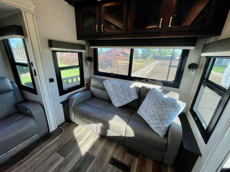 2022 Jayco North Point 377RLBH