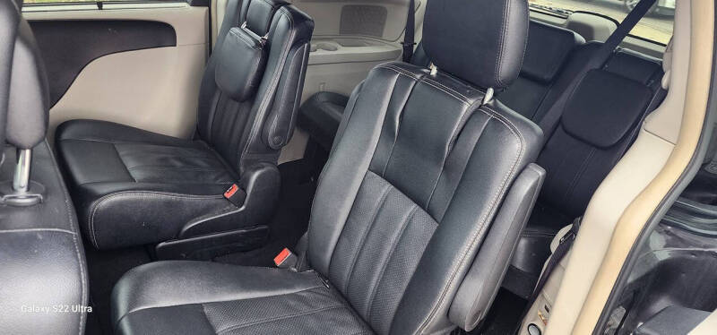 2016 Chrysler Town and Country Touring-L Anniversary Edition