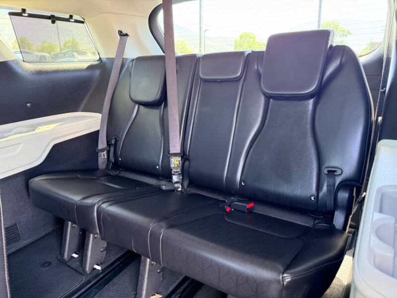2024 Kia Carnival SX