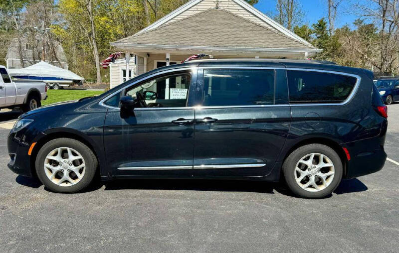 2017 Chrysler Pacifica Touring-L