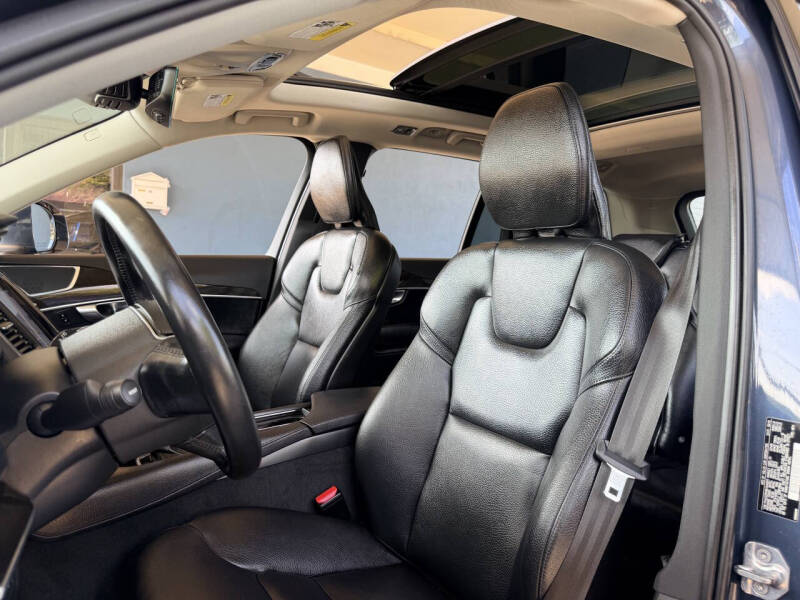 2019 Volvo XC90 T6 Momentum