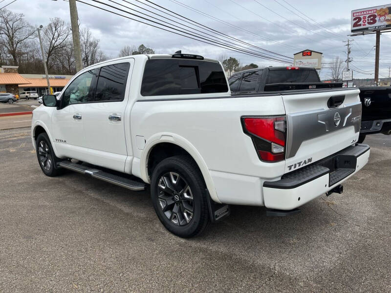 2023 Nissan Titan Platinum Reserve photo 11