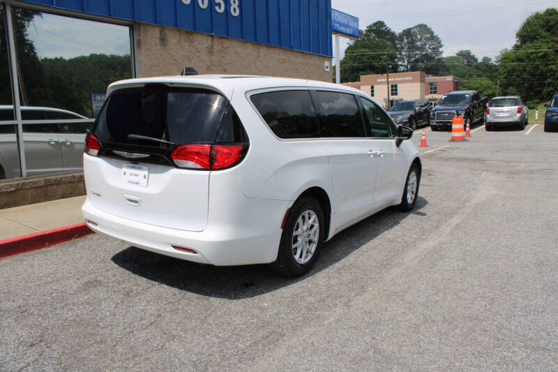 2024 Chrysler Voyager LX