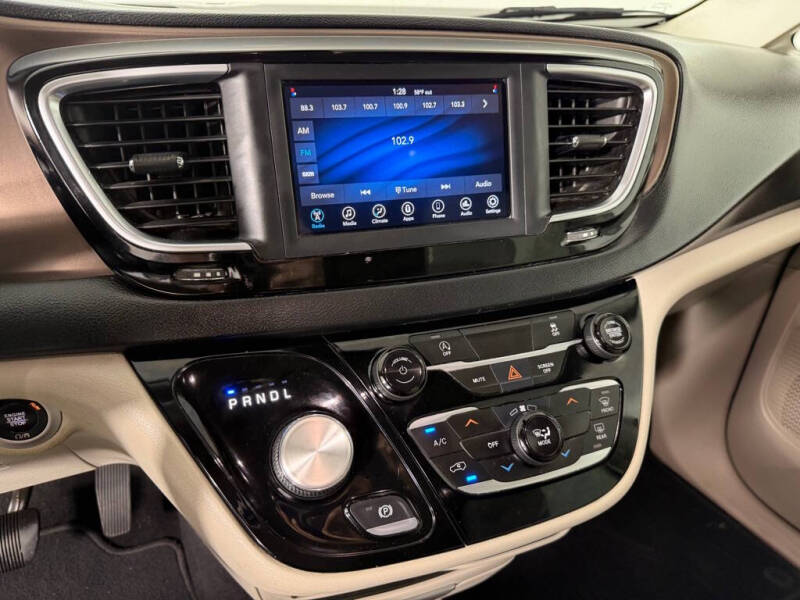 2021 Chrysler Voyager LXi