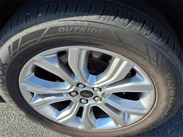 2024 Ford Edge Titanium