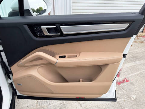 2023 Porsche Cayenne E-Hybrid Platinum Edition