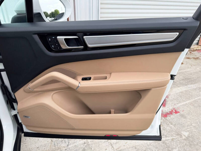 2023 Porsche Cayenne E-Hybrid Platinum Edition