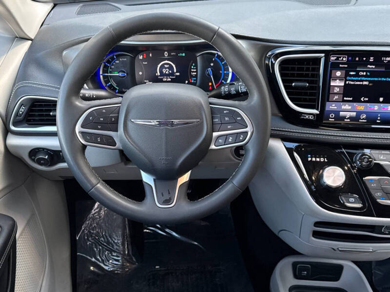 2024 Chrysler Pacifica Plug-In Hybrid Select