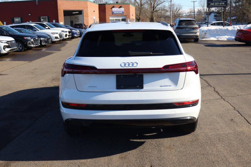 2021 Audi e-tron quattro Premium