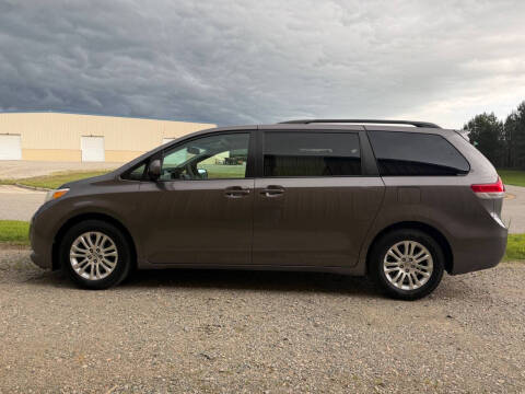 2014 Toyota Sienna XLE 8-Passenger