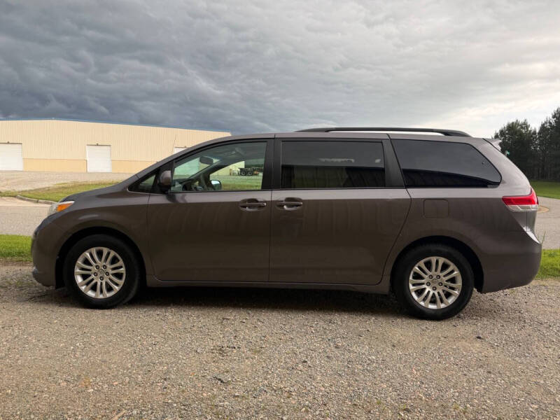 2014 Toyota Sienna XLE 8-Passenger