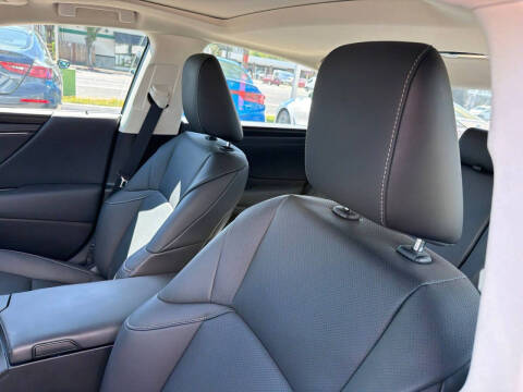 2025 Lexus ES 300h