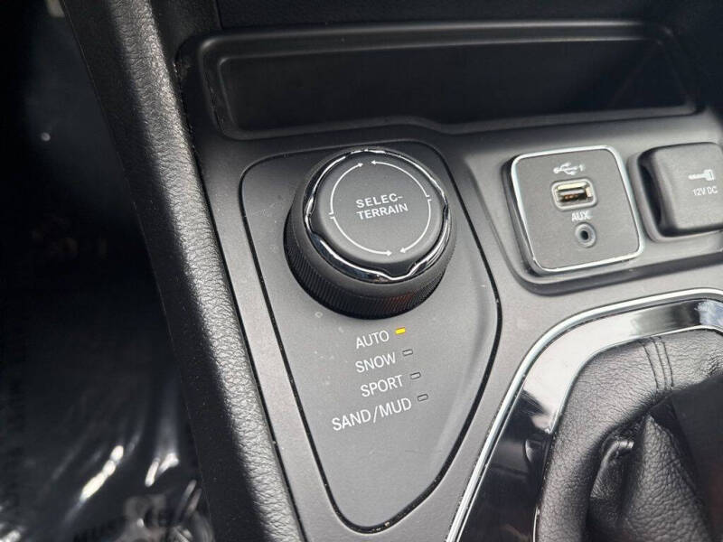 2023 Jeep Cherokee Altitude Lux