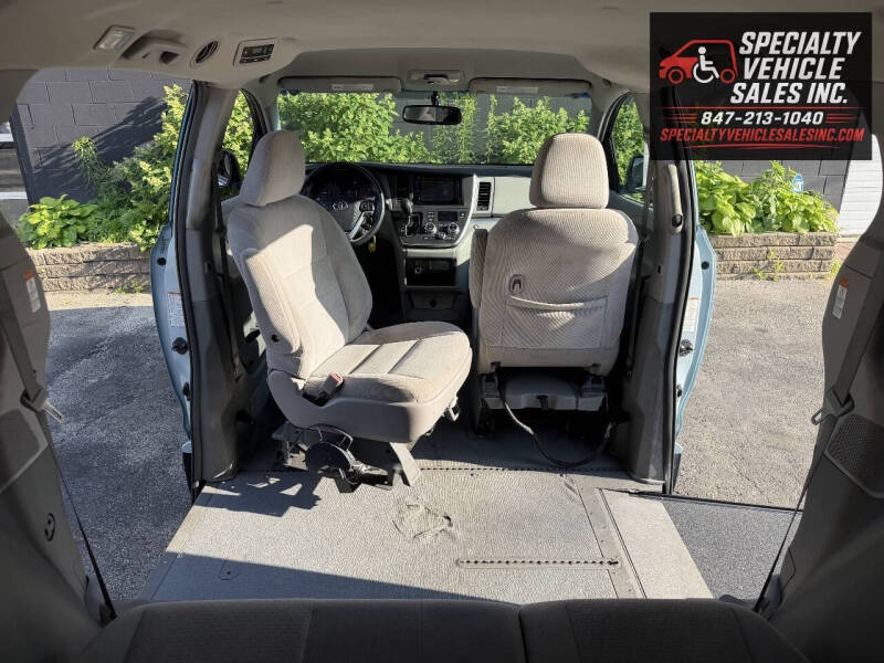 2015 Toyota Sienna LE Mobility 7-Passenger
