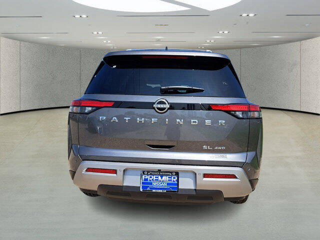 2024 Nissan Pathfinder SL