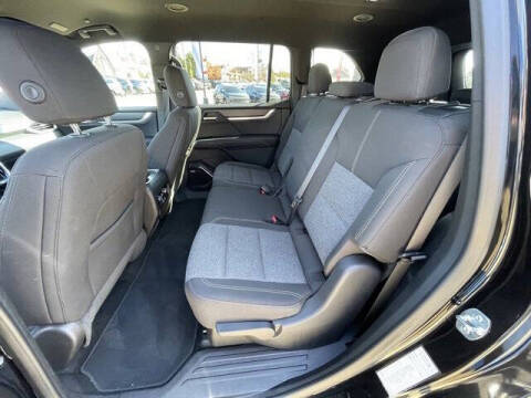 2025 GMC Acadia Elevation