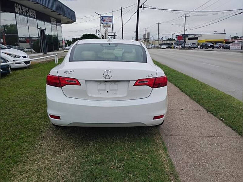 2013 Acura ILX 2.0L w/Premium