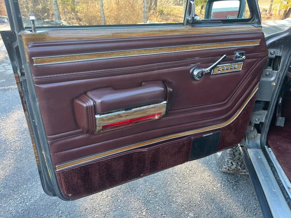 1989 Jeep Grand Wagoneer 61