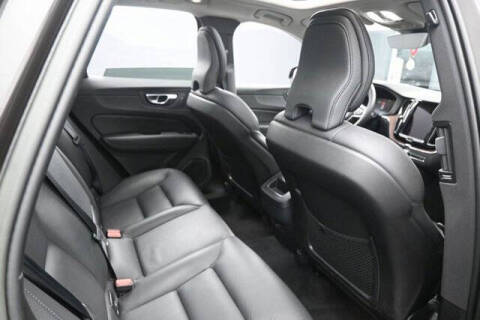 2023 Volvo XC60 B5 Plus Dark Theme