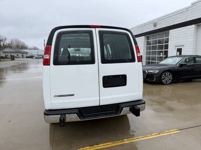 2022 Chevrolet Express 2500