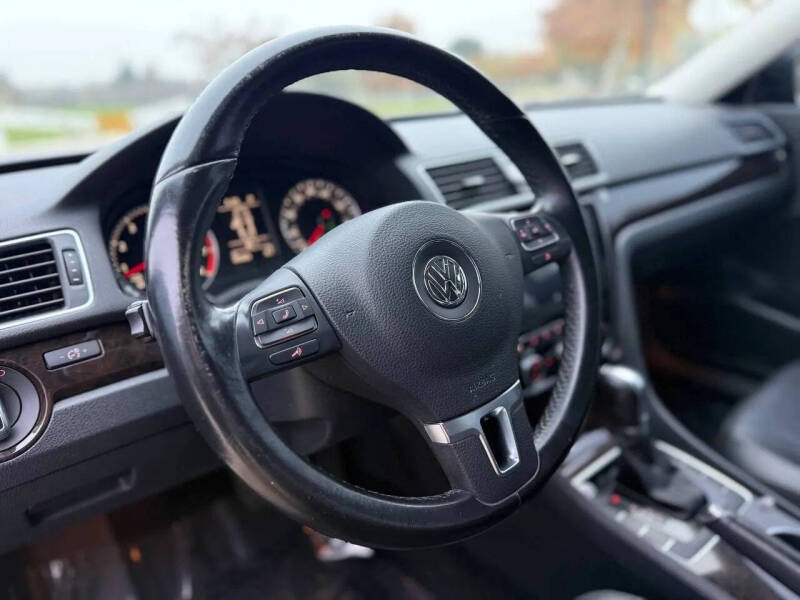 2014 Volkswagen Passat 1.8T SEL Premium PZEV