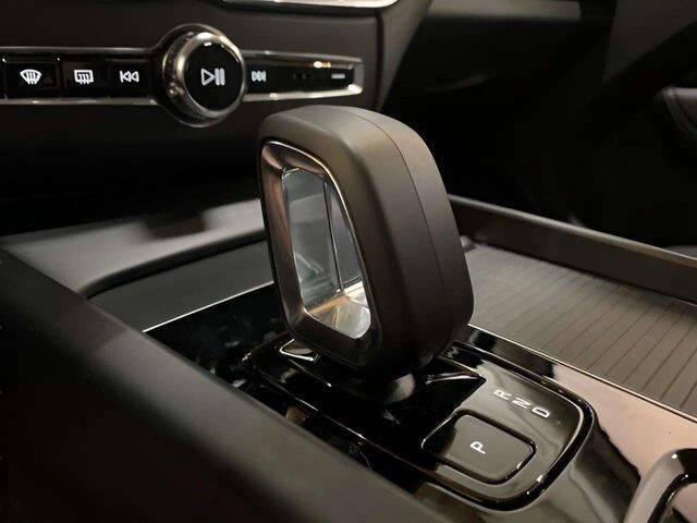 2025 Volvo XC60 B5 Core Dark Theme
