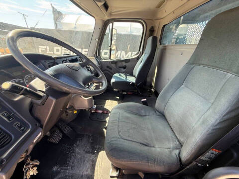 2013 Freightliner M2 106