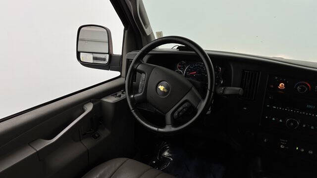 2022 Chevrolet Express 2500