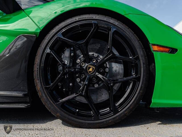 2024 Lamborghini Revuelto