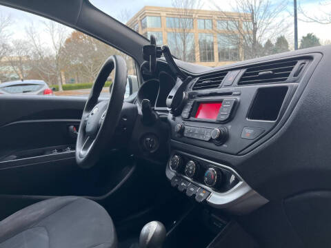 2013 Kia Rio 5-Door LX