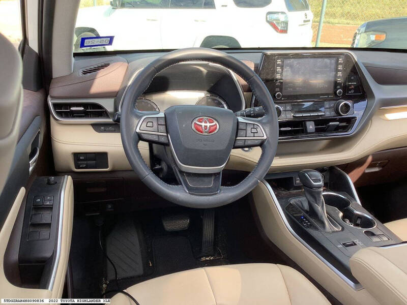 2022 Toyota Highlander XLE