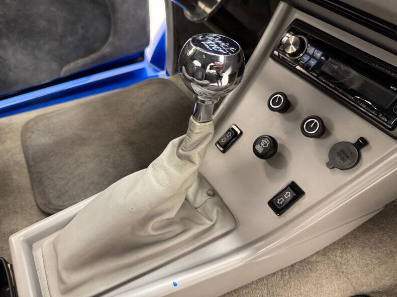 1937 Ford Deluxe