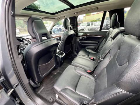 2016 Volvo XC90 T6 Momentum