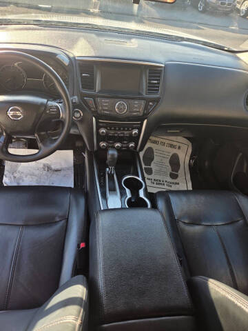 2017 Nissan Pathfinder SV