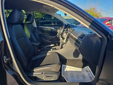 2017 Volkswagen Passat 1.8T R-Line