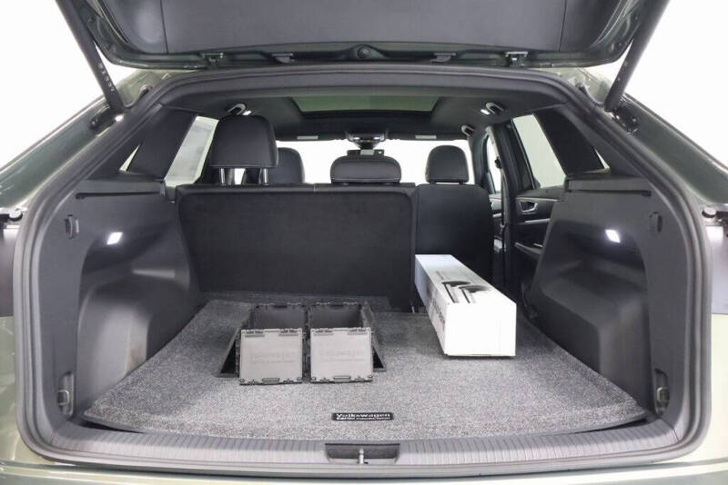 2026 Volkswagen Atlas Cross Sport SEL R-Line Black 4Motion