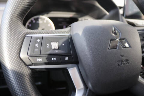 2025 Mitsubishi Outlander ES