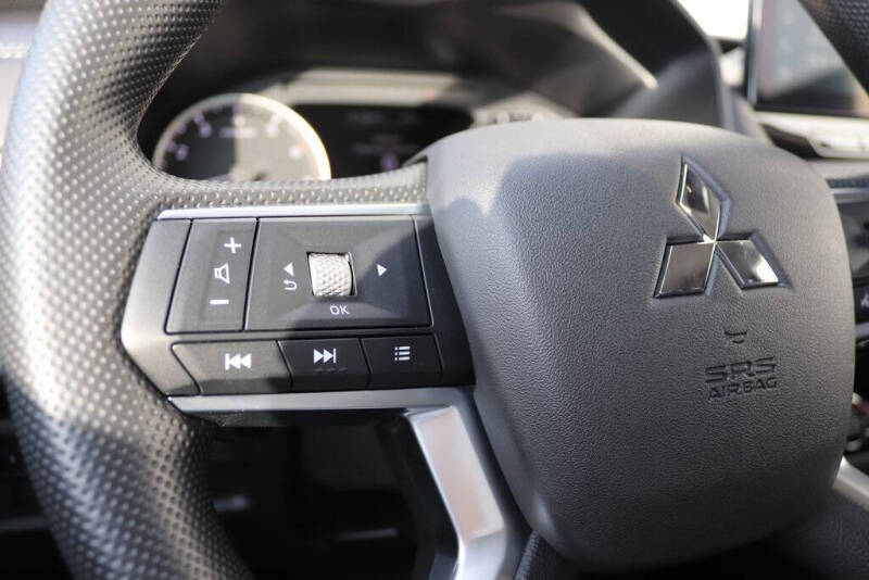 2025 Mitsubishi Outlander ES