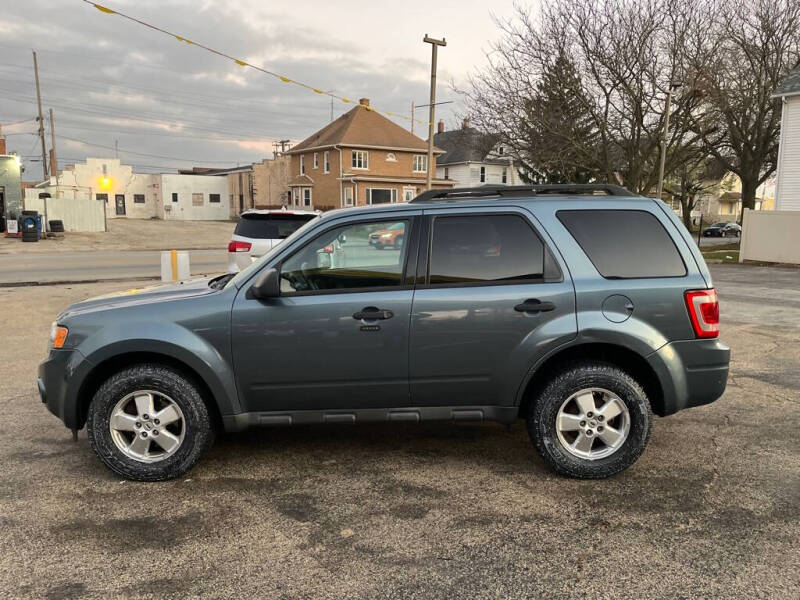 2010 Ford Escape XLT photo 2