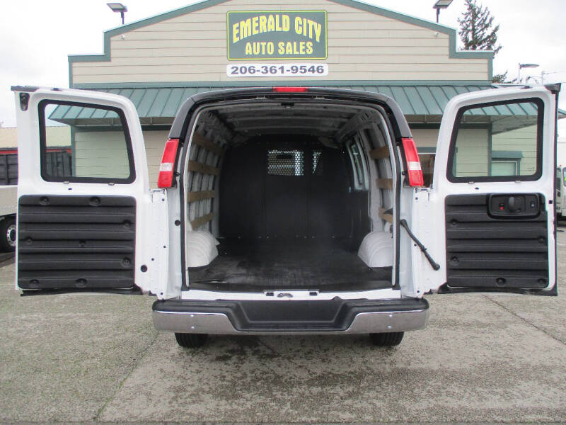 2022 GMC Savana 2500