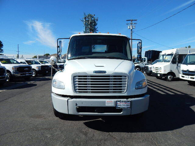 2017 Freightliner M2 106