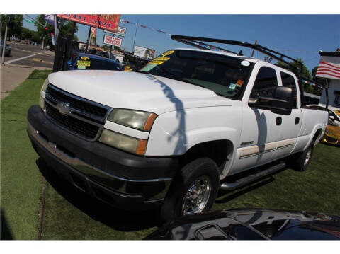 2007 Chevrolet Silverado 2500HD Classic for sale at MERCED AUTO WORLD in Merced CA