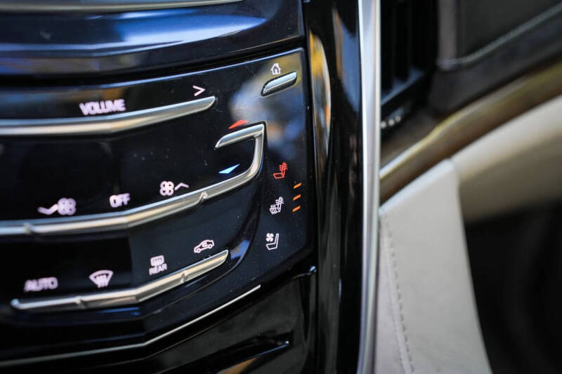 2018 Cadillac Escalade Luxury