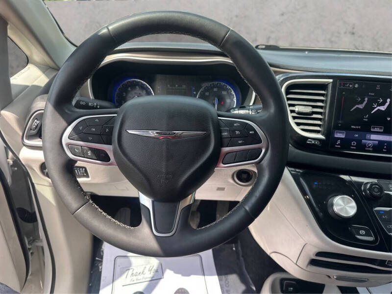 2022 Chrysler Voyager LX