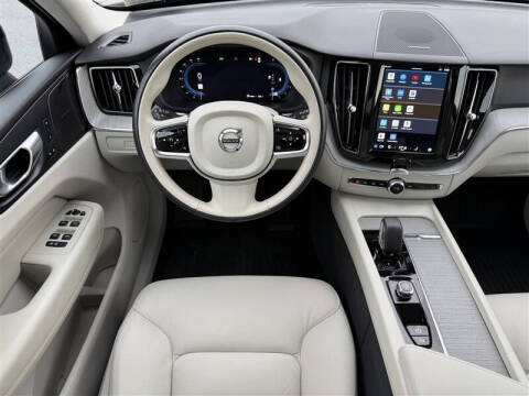 2024 Volvo XC60 B5 Plus Dark Theme