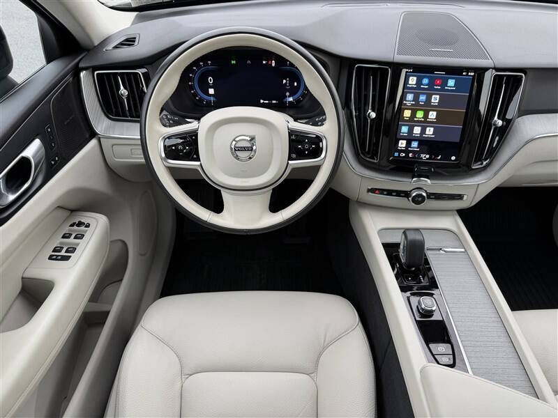 2024 Volvo XC60 B5 Plus Dark Theme