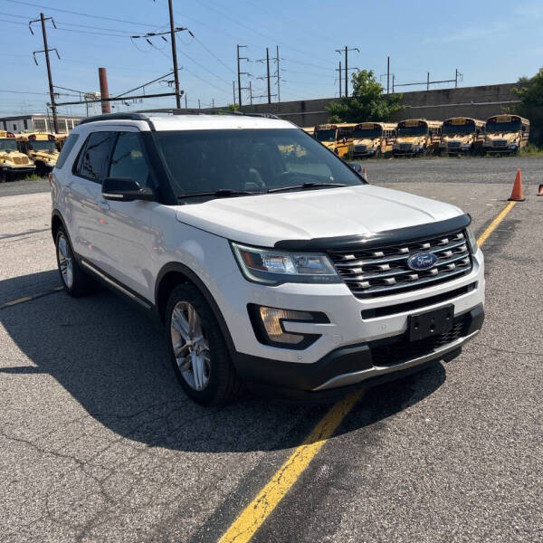 2016 Ford Explorer XLT's photo