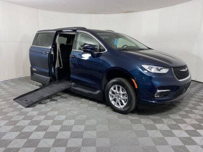 2022 Chrysler Pacifica for sale at AMS Vans in Tucker GA